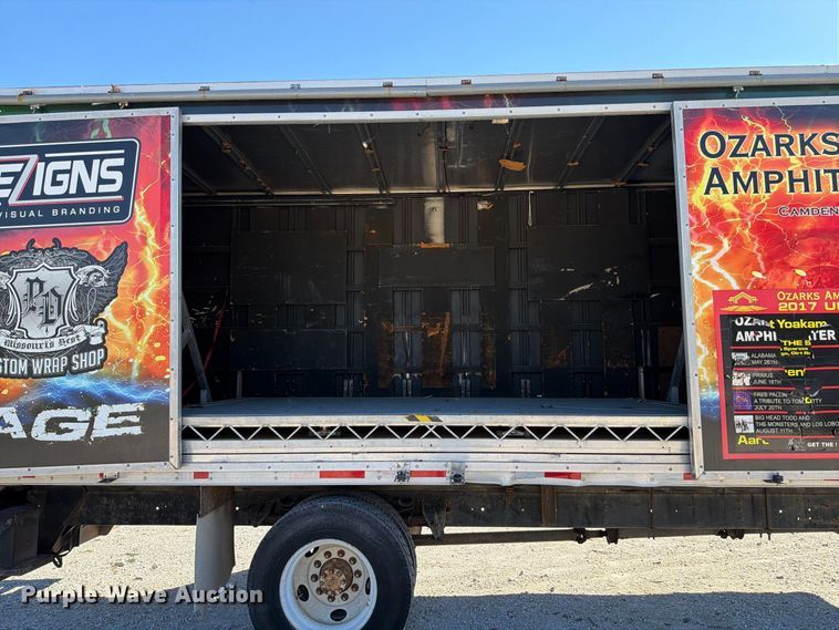 image for item FT6387 2000 International 4700 box truck