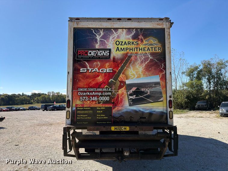 image for item FT6387 2000 International 4700 box truck