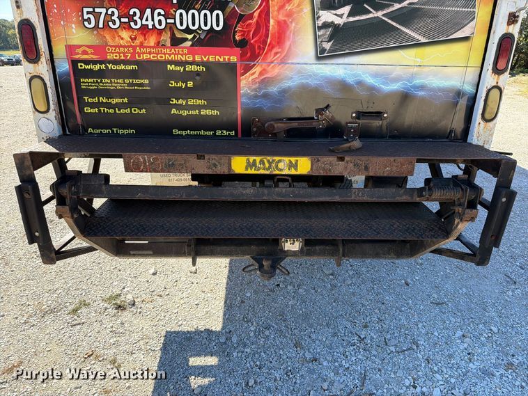 image for item FT6387 2000 International 4700 box truck