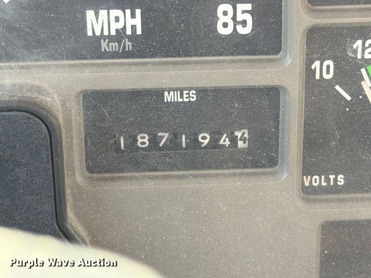 image for item FT6387 2000 International 4700 box truck