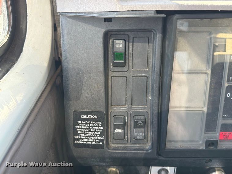 image for item FT6387 2000 International 4700 box truck
