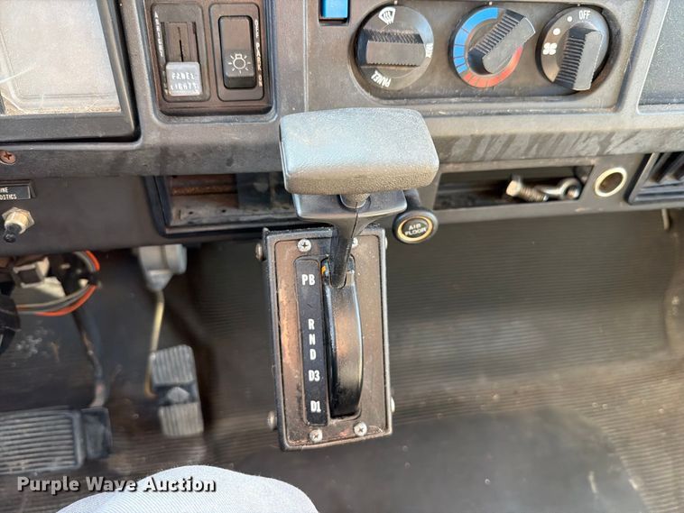 image for item FT6387 2000 International 4700 box truck