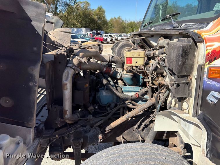 image for item FT6387 2000 International 4700 box truck