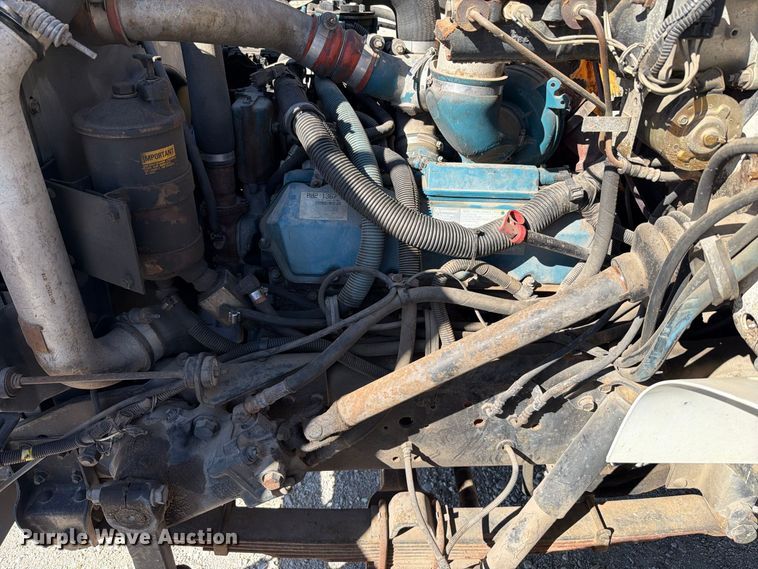 image for item FT6387 2000 International 4700 box truck