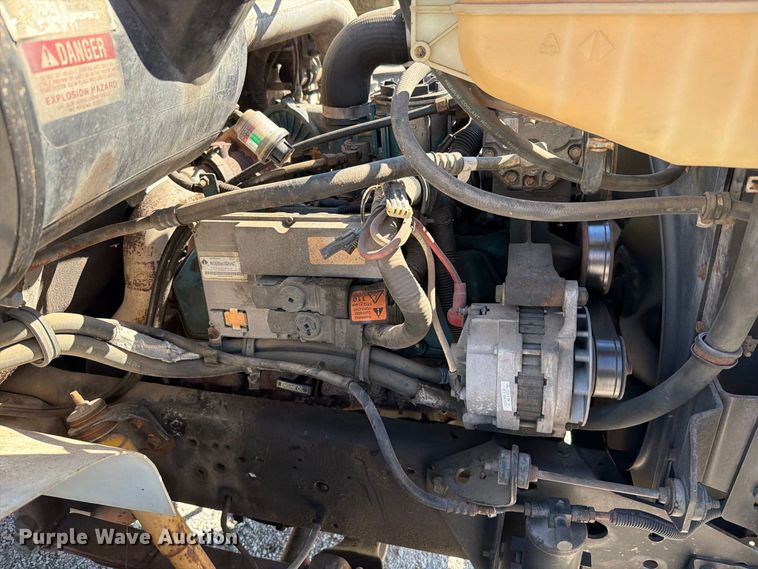image for item FT6387 2000 International 4700 box truck