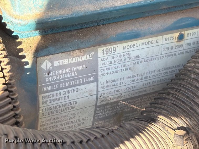 image for item FT6387 2000 International 4700 box truck