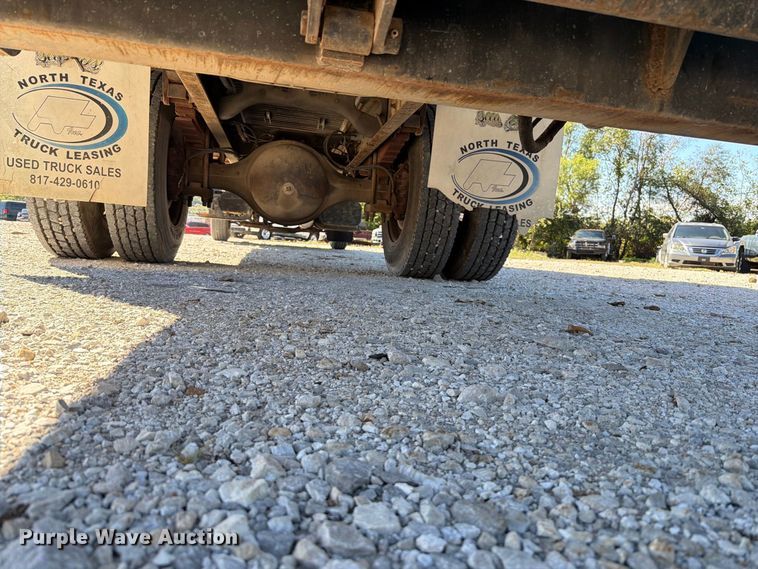 image for item FT6387 2000 International 4700 box truck