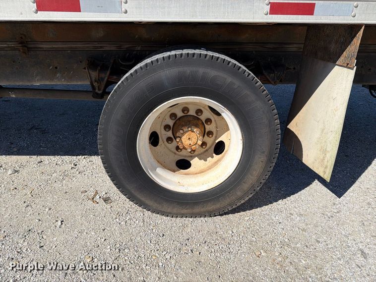 image for item FT6387 2000 International 4700 box truck