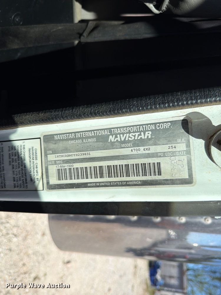 image for item FT6387 2000 International 4700 box truck