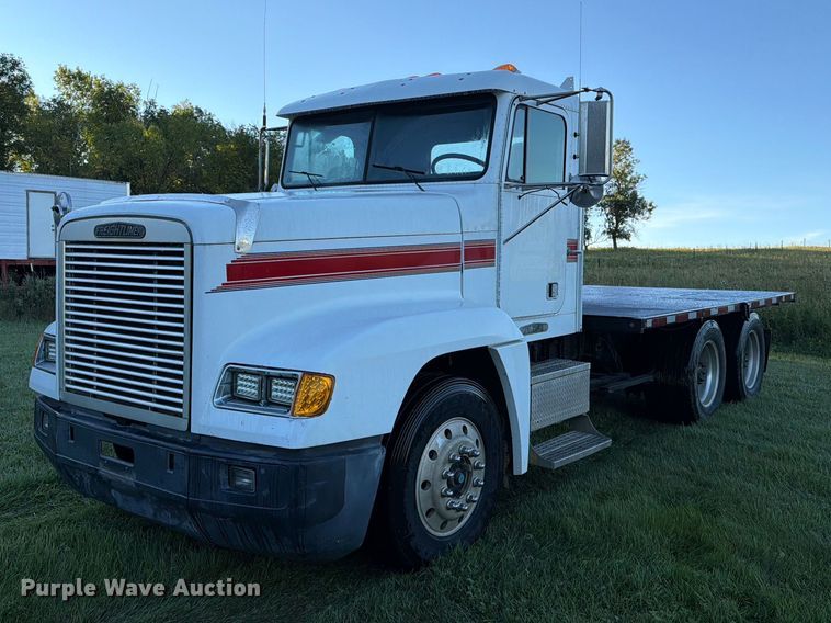 image for item FT6736 1995 Freightliner USF-1E flatbed truck