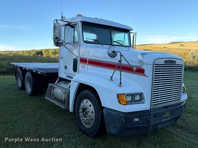 image for item FT6736 1995 Freightliner USF-1E flatbed truck