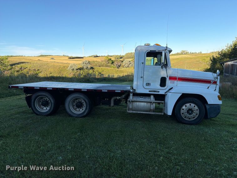 image for item FT6736 1995 Freightliner USF-1E flatbed truck