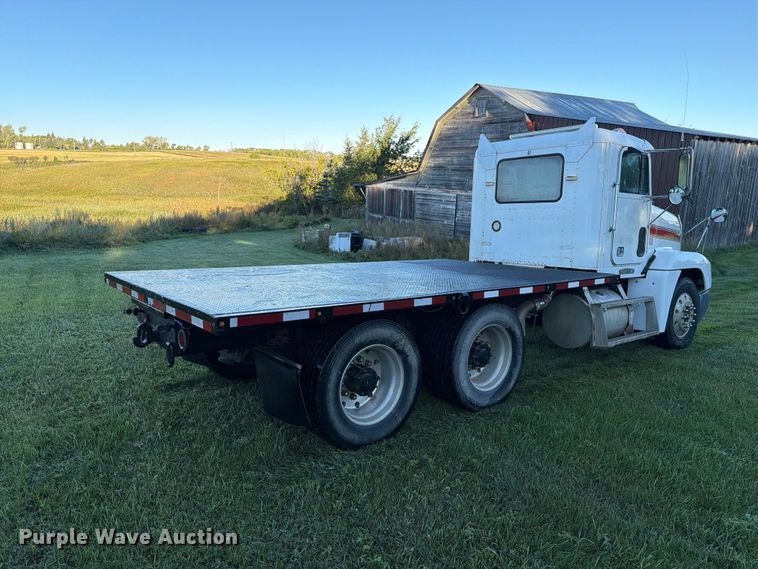 image for item FT6736 1995 Freightliner USF-1E flatbed truck