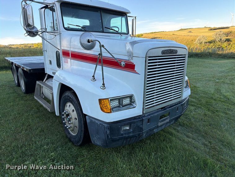 image for item FT6736 1995 Freightliner USF-1E flatbed truck