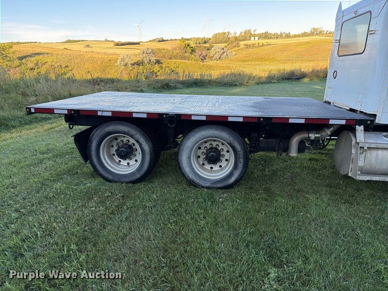 image for item FT6736 1995 Freightliner USF-1E flatbed truck