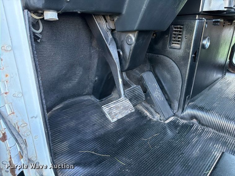 image for item FT6736 1995 Freightliner USF-1E flatbed truck