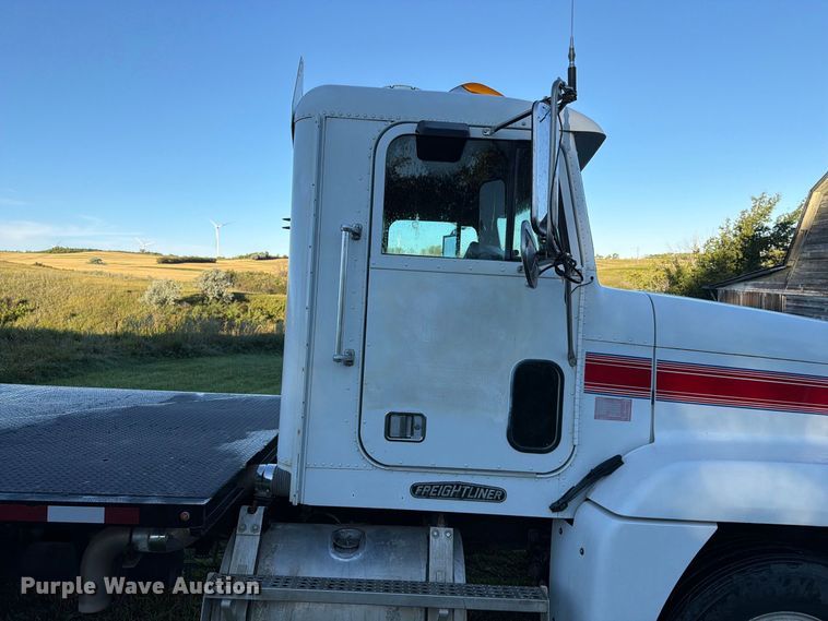 image for item FT6736 1995 Freightliner USF-1E flatbed truck