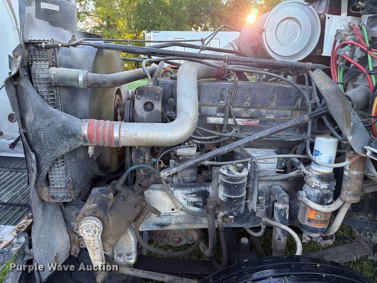 image for item FT6736 1995 Freightliner USF-1E flatbed truck