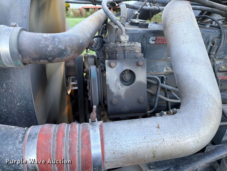image for item FT6736 1995 Freightliner USF-1E flatbed truck