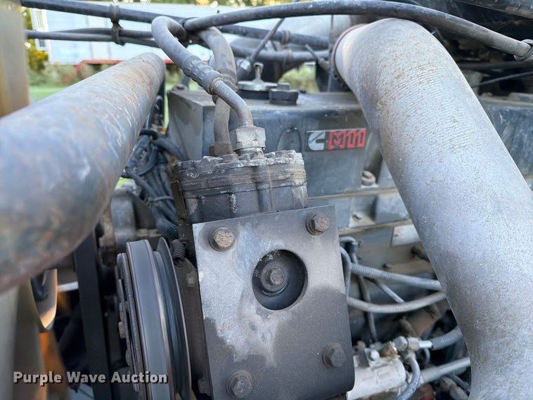 image for item FT6736 1995 Freightliner USF-1E flatbed truck