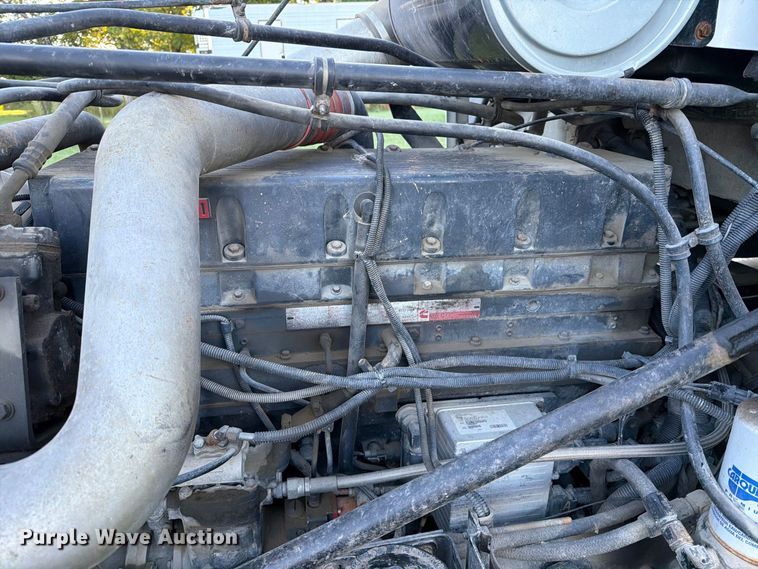 image for item FT6736 1995 Freightliner USF-1E flatbed truck