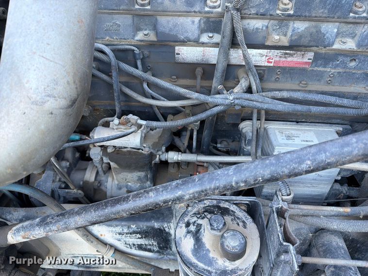 image for item FT6736 1995 Freightliner USF-1E flatbed truck