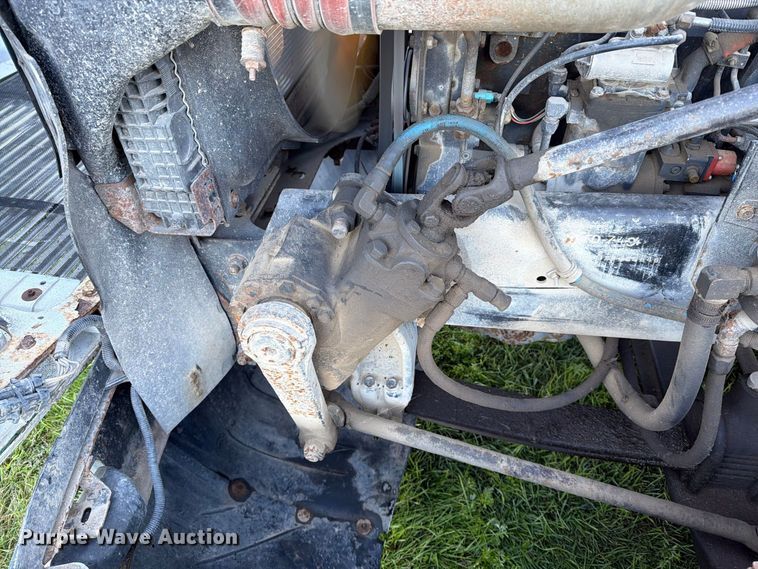 image for item FT6736 1995 Freightliner USF-1E flatbed truck