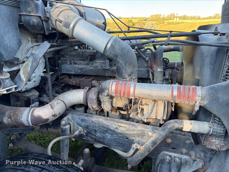 image for item FT6736 1995 Freightliner USF-1E flatbed truck