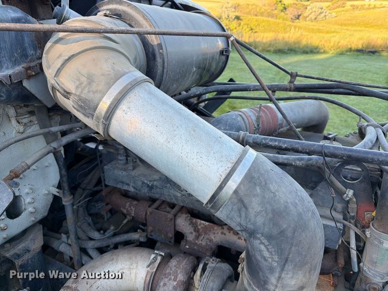 image for item FT6736 1995 Freightliner USF-1E flatbed truck
