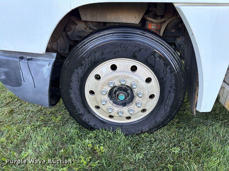 image for item FT6736 1995 Freightliner USF-1E flatbed truck