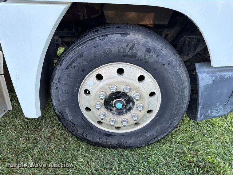 image for item FT6736 1995 Freightliner USF-1E flatbed truck