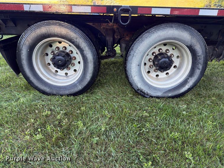 image for item FT6736 1995 Freightliner USF-1E flatbed truck