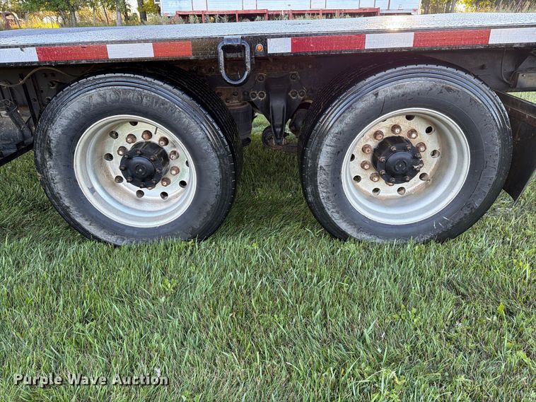 image for item FT6736 1995 Freightliner USF-1E flatbed truck