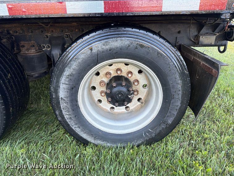image for item FT6736 1995 Freightliner USF-1E flatbed truck