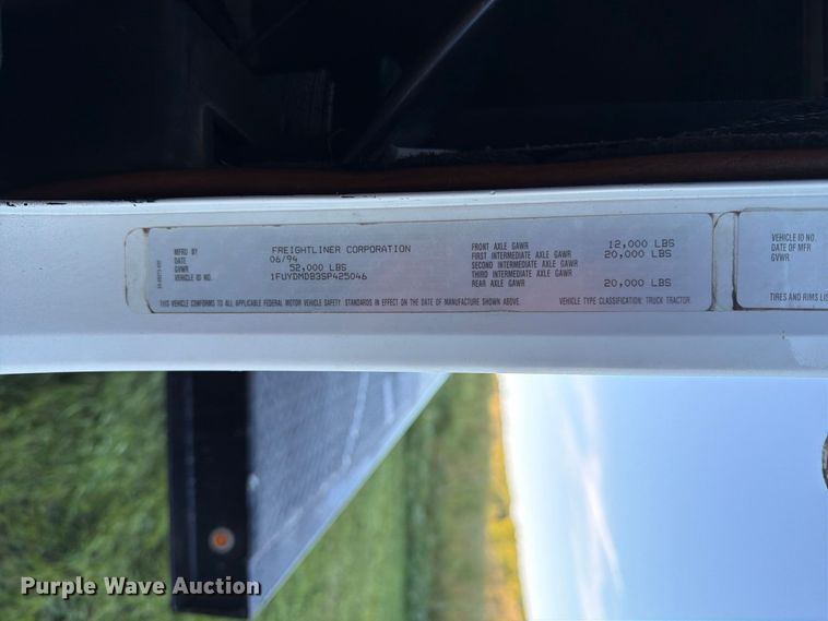 image for item FT6736 1995 Freightliner USF-1E flatbed truck