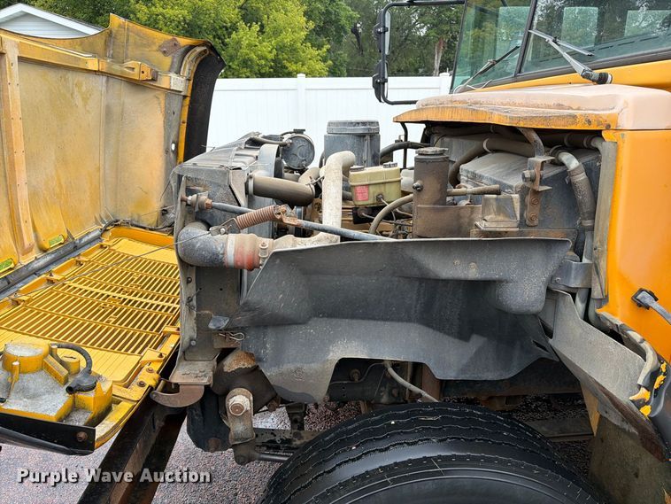 image for item FT6739 1996 Chevrolet Bluebird school bus
