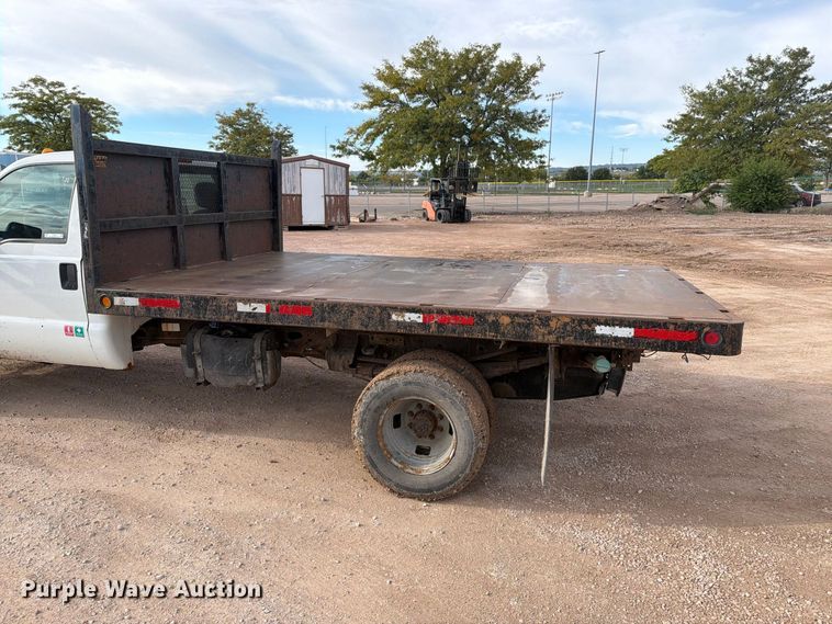 image for item FT6833 2013 Ford F350 Super Duty dump flatbed pickup truck