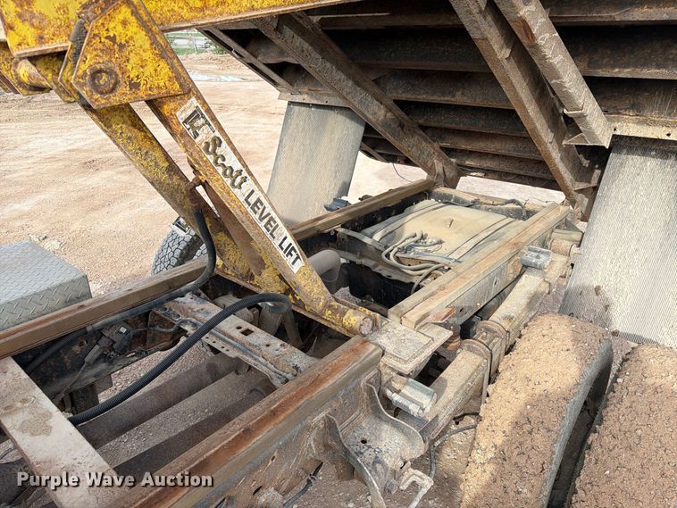 image for item FT6833 2013 Ford F350 Super Duty dump flatbed pickup truck