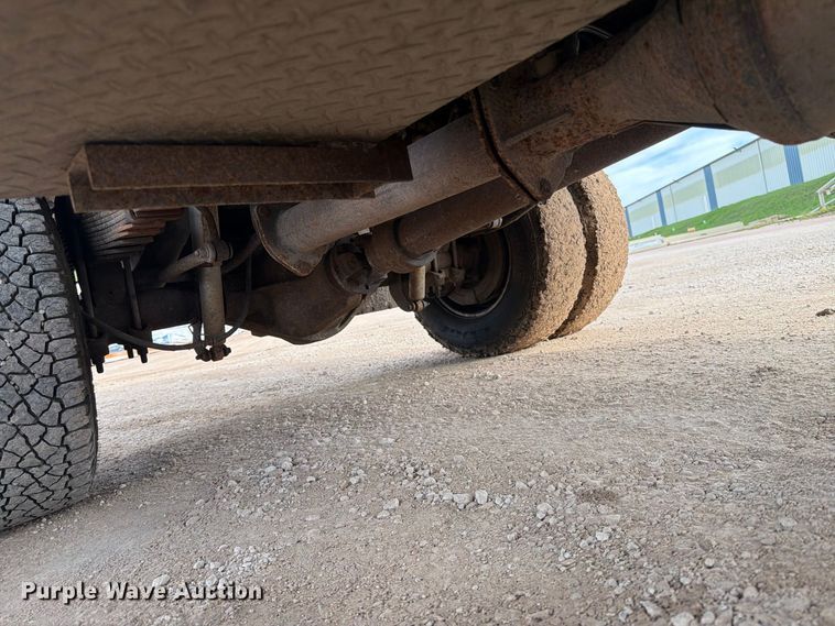 image for item FT6833 2013 Ford F350 Super Duty dump flatbed pickup truck