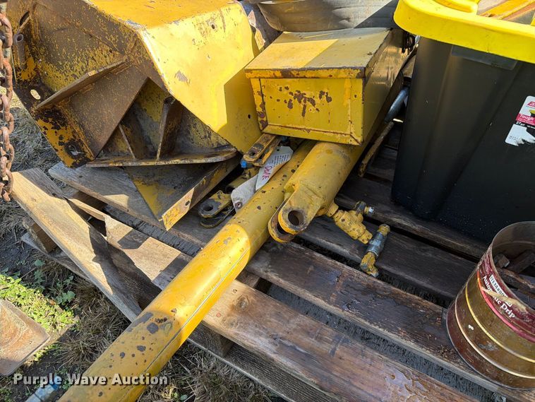 image for item FT6838 1988 Vermeer 665A stump grinder