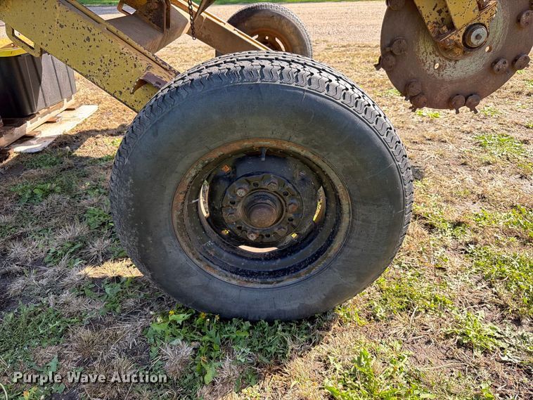 image for item FT6838 1988 Vermeer 665A stump grinder