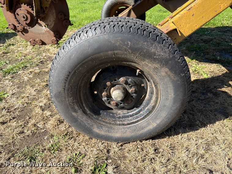 image for item FT6838 1988 Vermeer 665A stump grinder