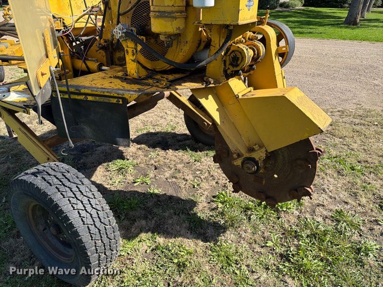 image for item FT6839 1980 Vermeer 655A wood chipper