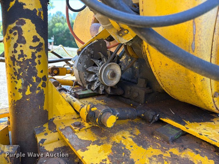 image for item FT6839 1980 Vermeer 655A wood chipper