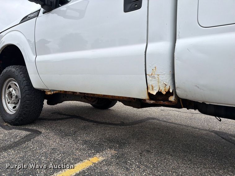 image for item FT7512 2013 Ford F250 Super Duty pickup truck