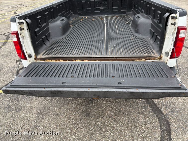 image for item FT7512 2013 Ford F250 Super Duty pickup truck