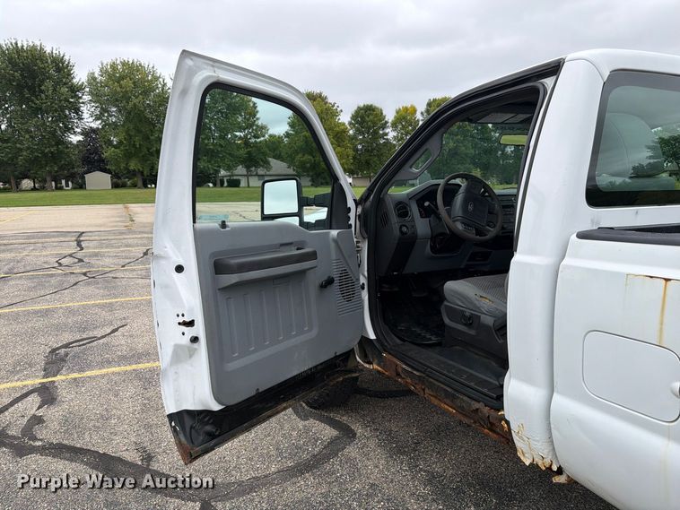 image for item FT7512 2013 Ford F250 Super Duty pickup truck