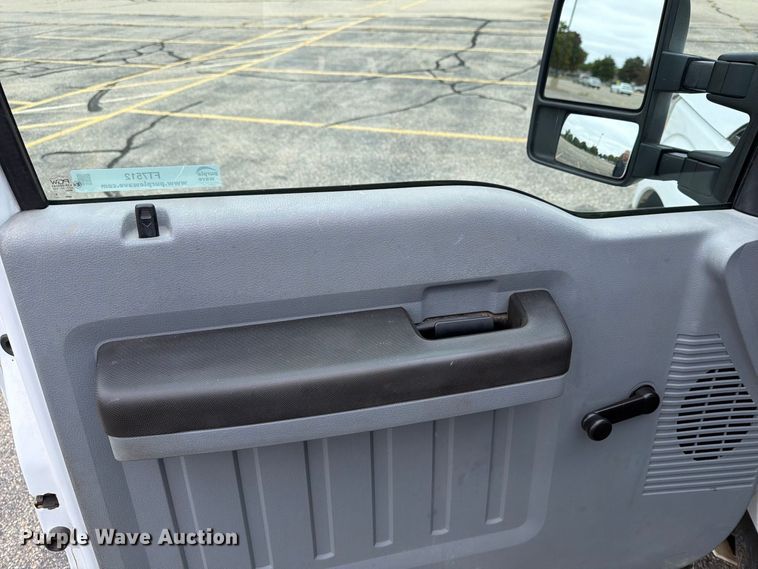 image for item FT7512 2013 Ford F250 Super Duty pickup truck