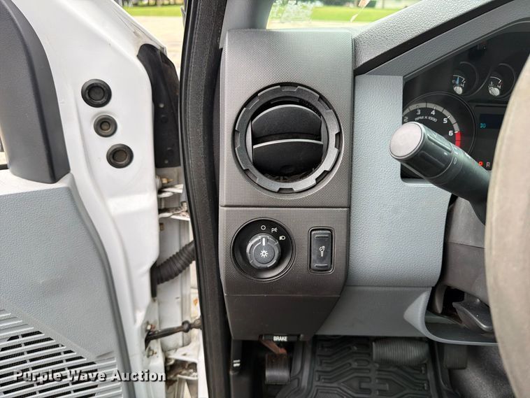 image for item FT7512 2013 Ford F250 Super Duty pickup truck