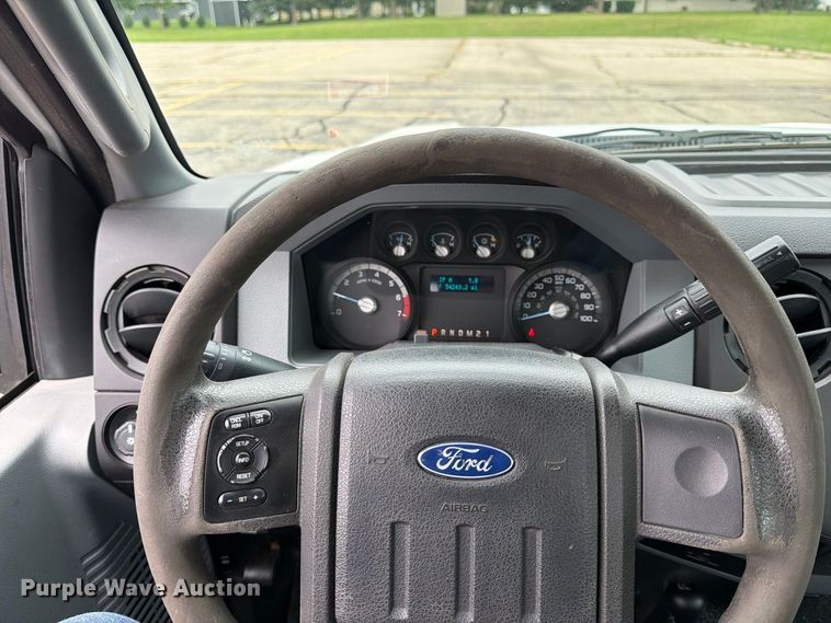 image for item FT7512 2013 Ford F250 Super Duty pickup truck